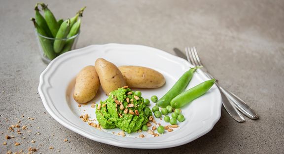 Erbsenpüree mit Pellkartoffeln