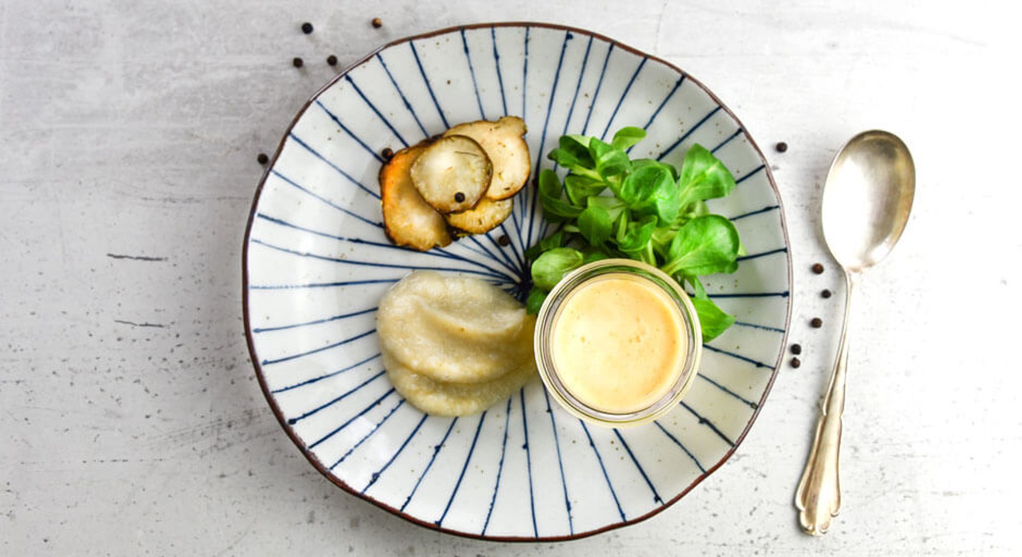 Topinambur mit Feldsalat und Apfel-Honig-Dressing