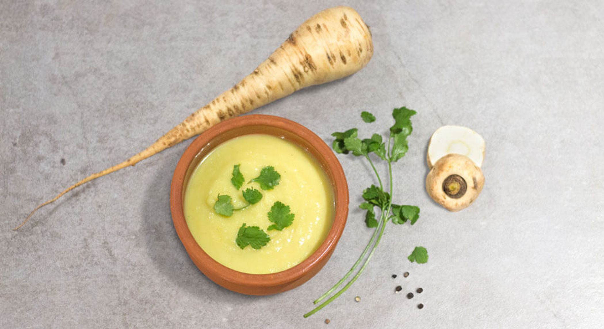 Fruchtige Pastinakensuppe mit Birne