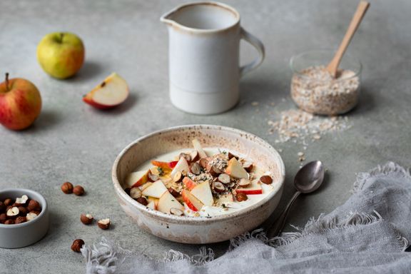 Budwig Creme mit Apfel, Banane und Budwig Porridge Topping