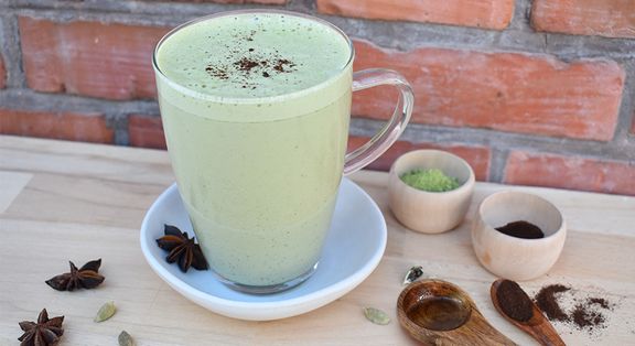 Matcha-Vanille-Mandeldrink