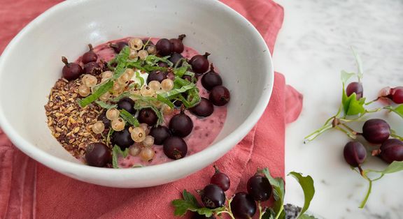 Himbeer-Porridge  mit Stachelbeeren