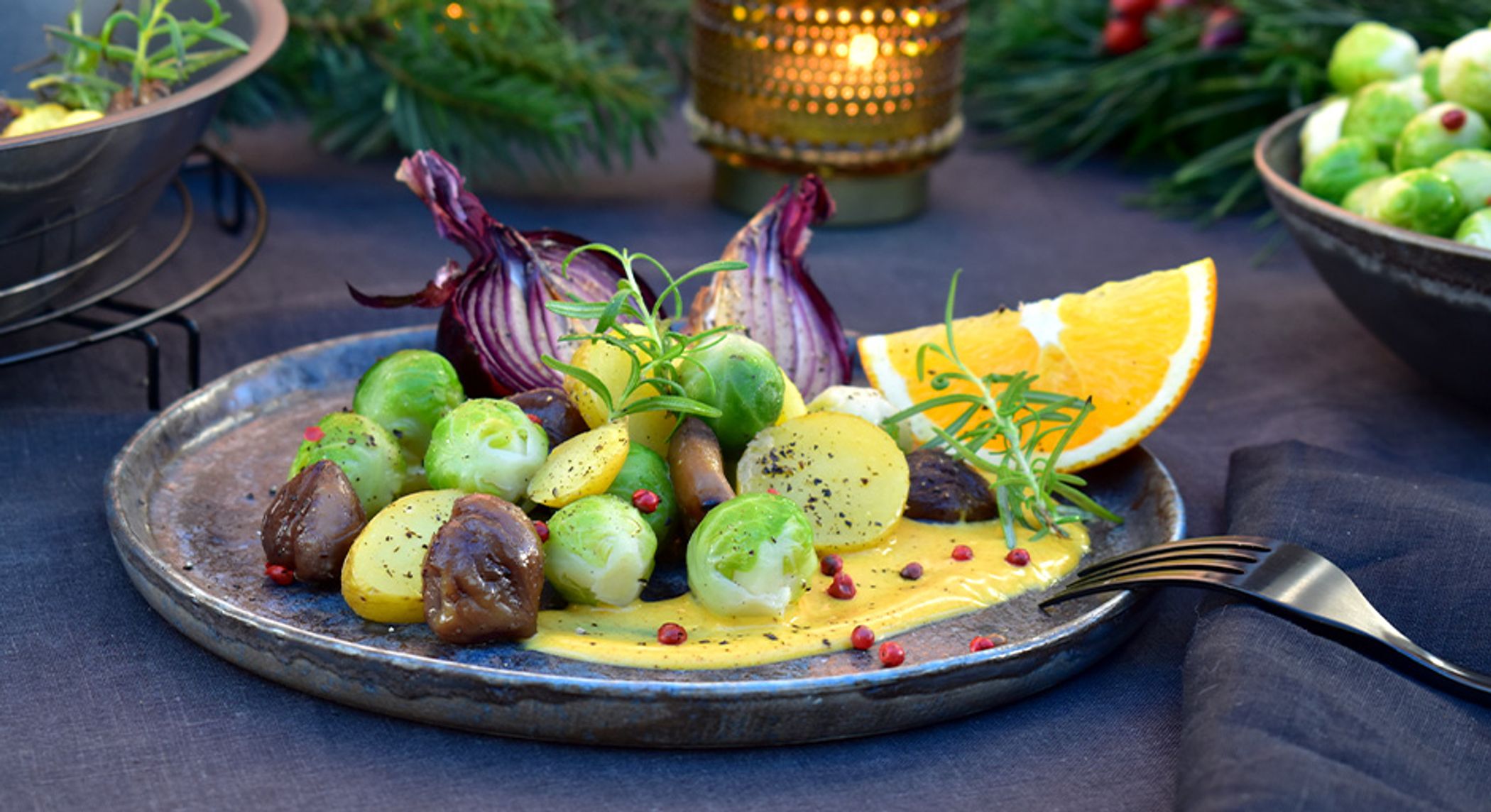 Rosenkohl-Maronenpfanne mit Orangensoße und karamellisierten Zwiebeln