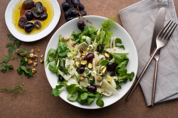 Fenchelsalat mit Traubendressing und Parmesan