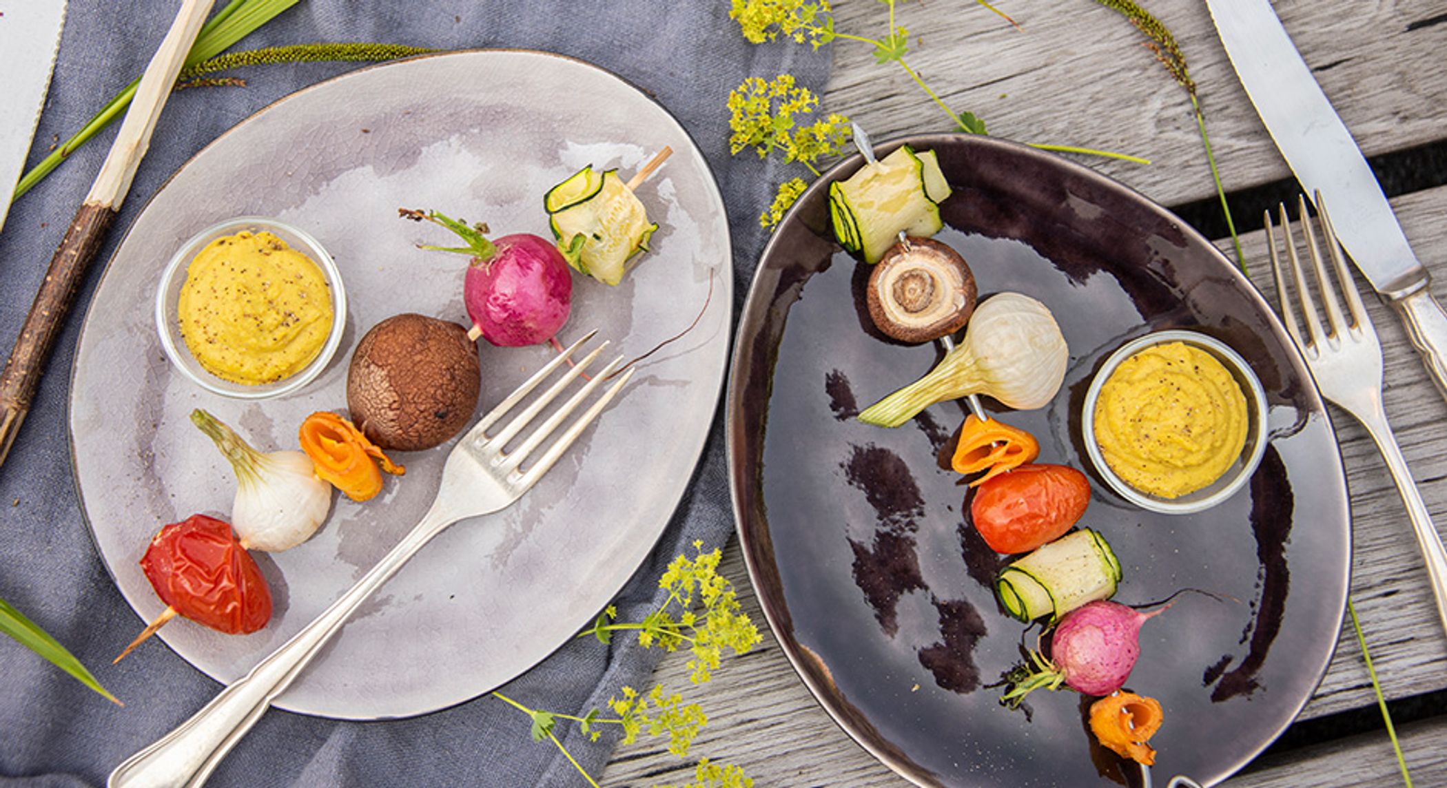 Gartengemüsespieße mit Kichererbsen-Hummus