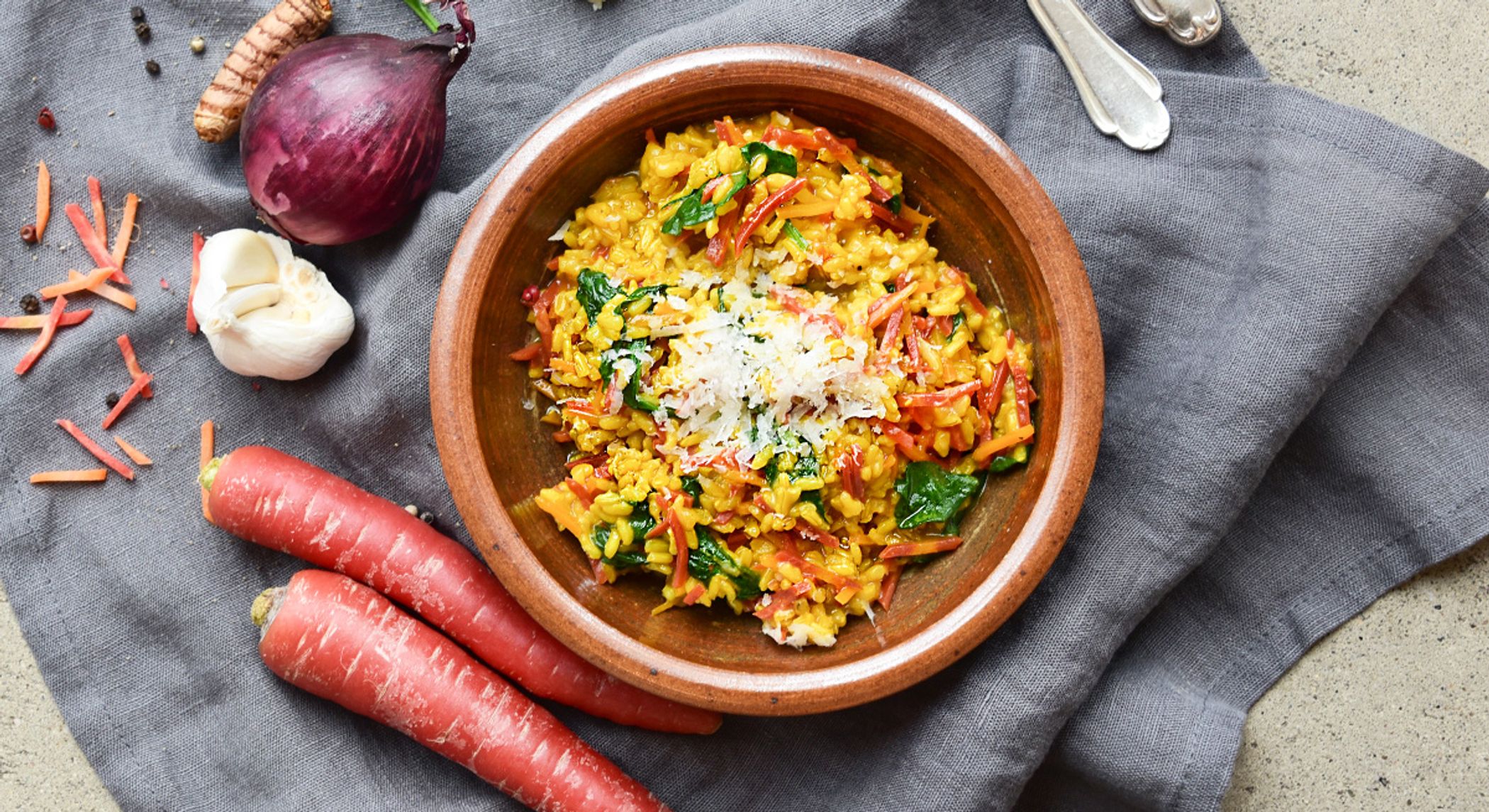 Curry-Risotto mit Möhren und Blattspinat