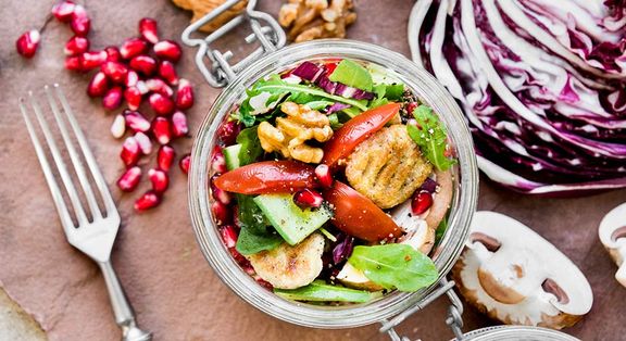 Bunter Gnocchi-Salat mit Budwig Granatapfel Dressing