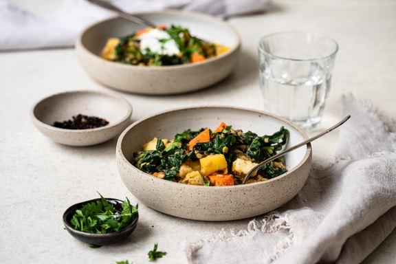 Orientalische Grünkohlsuppe mit roten Linsen