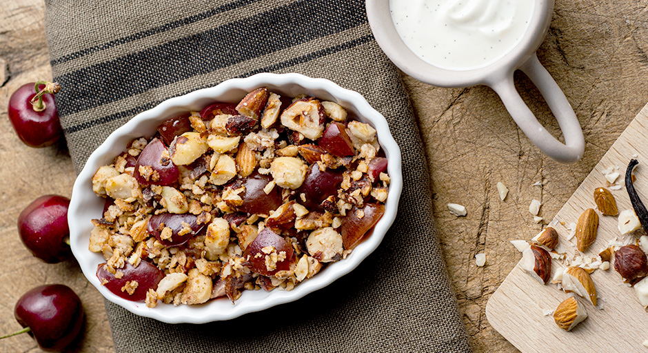 Kirschcrumble aus der Pfanne | Rezepte | Dr. Budwig