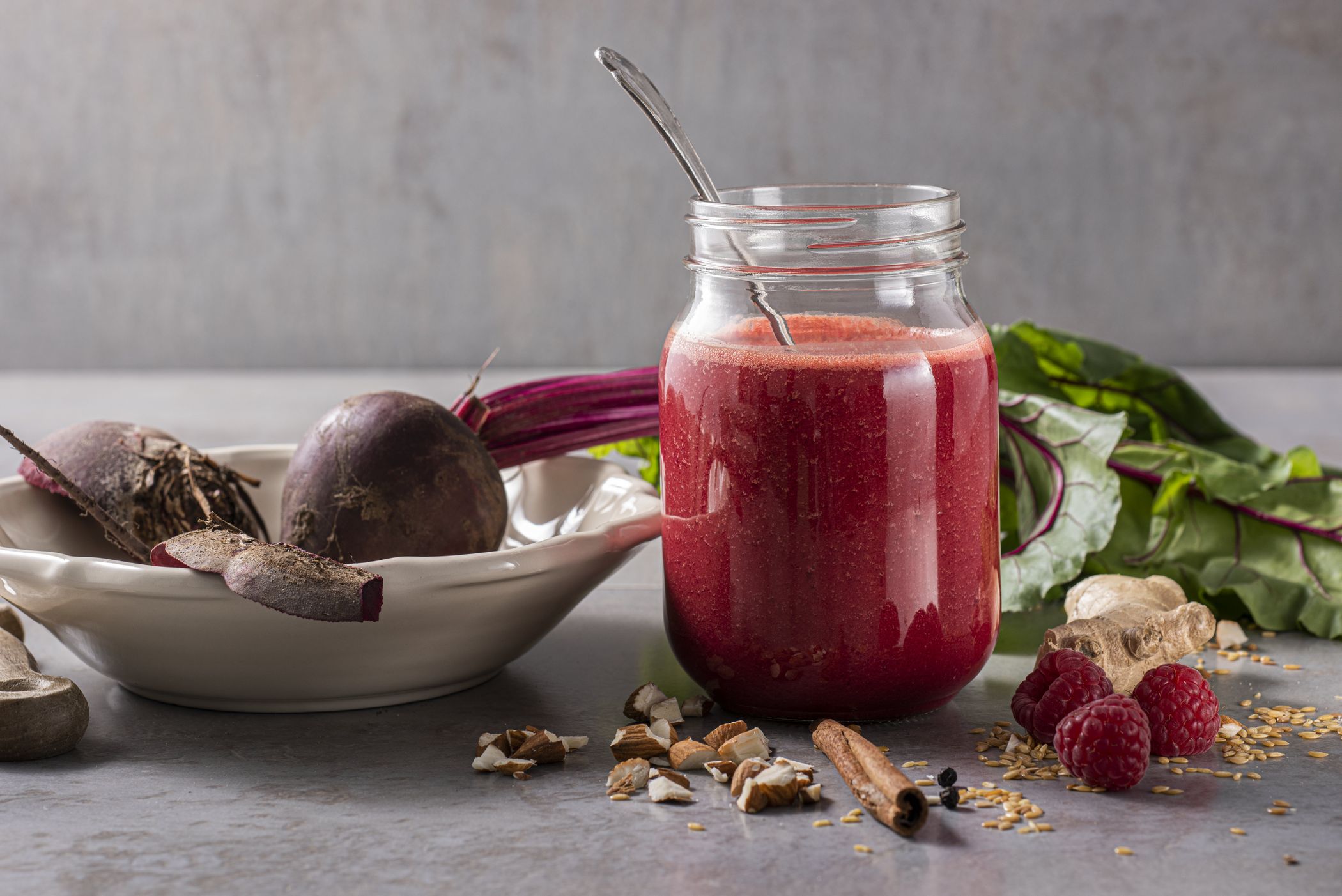 Veganer roter Smoothie